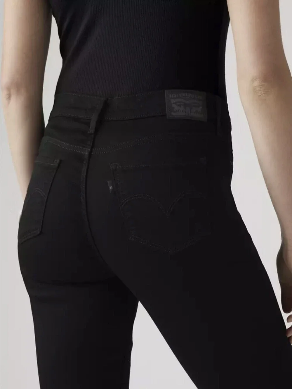 Levi's Women's 312 Shaping Mid Rise Slim Jeans Black Minimalist Classic 23x30 - Picture 2 of 16
